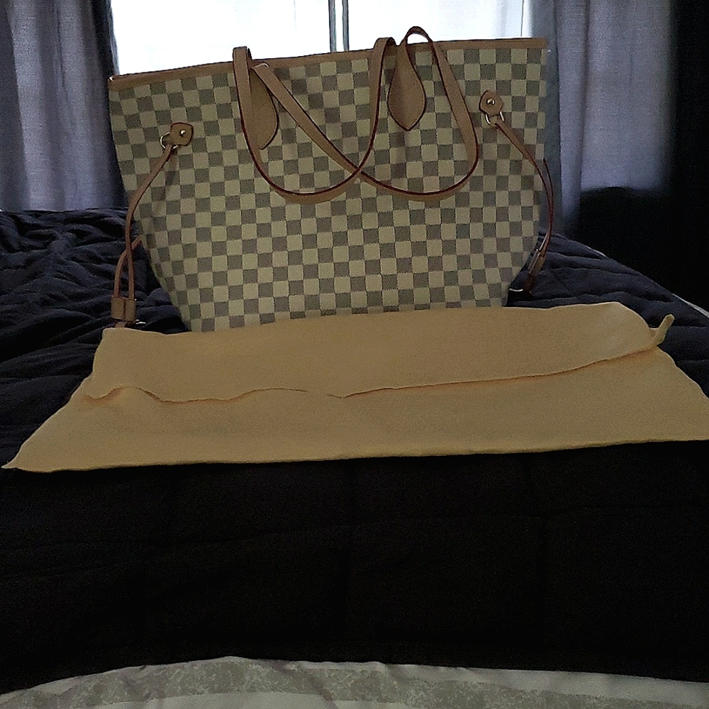 Like New shoulder bag